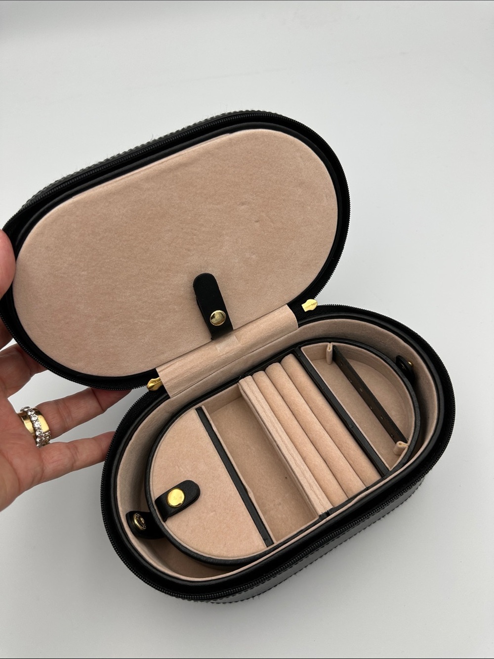 Wolf Heritage oval zip jewelry travel case - Picture 11 of 13